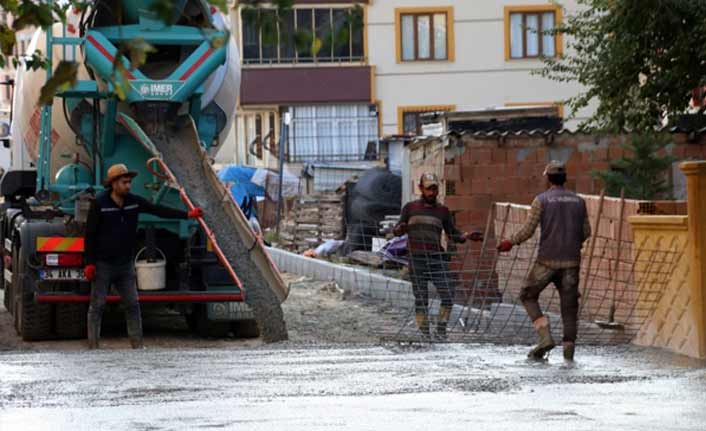 Manolya Sokak'ta beton yol çalışmaları tamamlandı